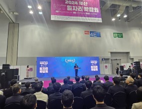 2024 부산 ICT일자리 박람회​일시 : 2024년 11월 20일 (수)장소 : 벡스코 제2전시장 4D-F홀참여대상 : ICT기업 및 취업 희망자﻿  
